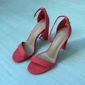 New coral pink sandals. Never used before.
Size 7.